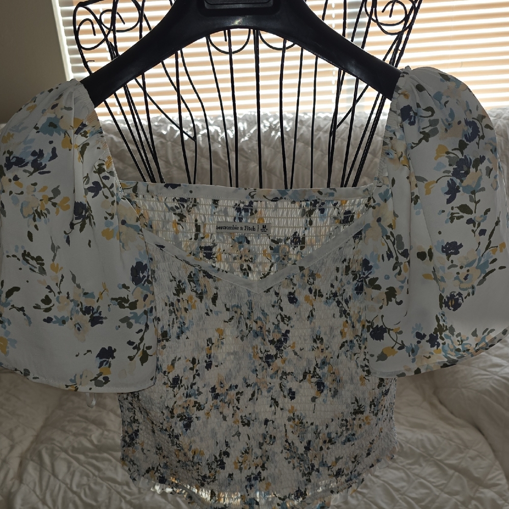 Abercrombie & Fitch Tan & White Floral Blouse Womens Medium (Katie #12)